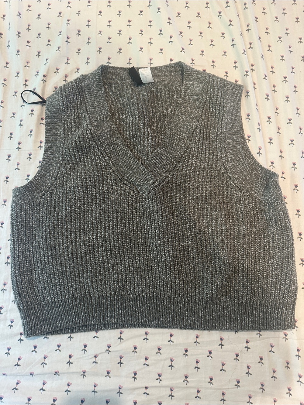 H&M Gray Knit V-Neck Sweater Vest
